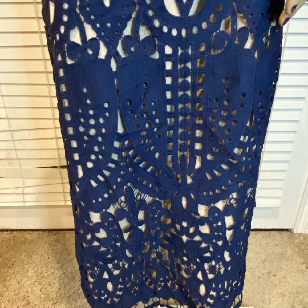Gianni Bini Crochet Overlay Bodycon Midi Dress Navy Blue over Nude Sz Medium NWT - Picture 4 of 7